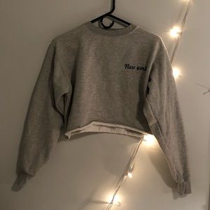grey new york cropped sweatshirt
